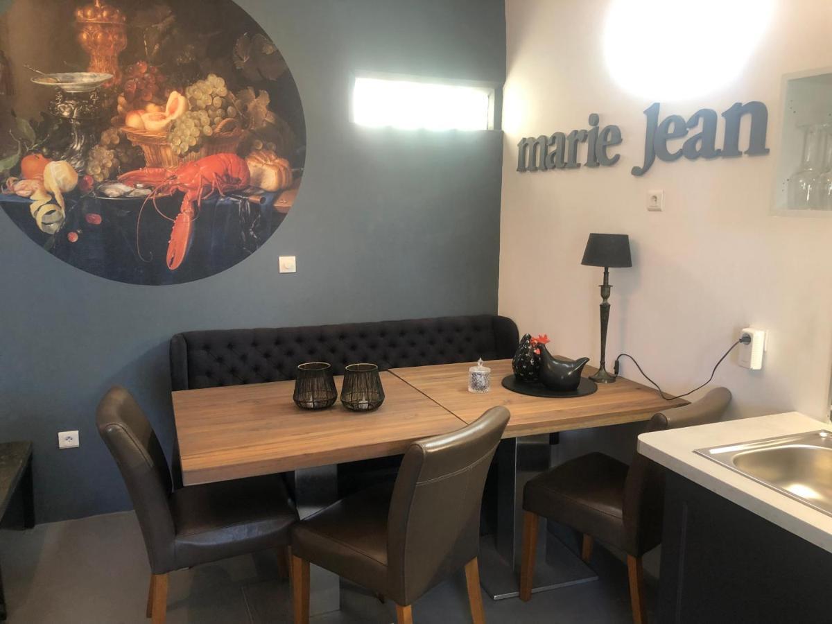 Bed & Breakfast Marie Jean D'hotes & *